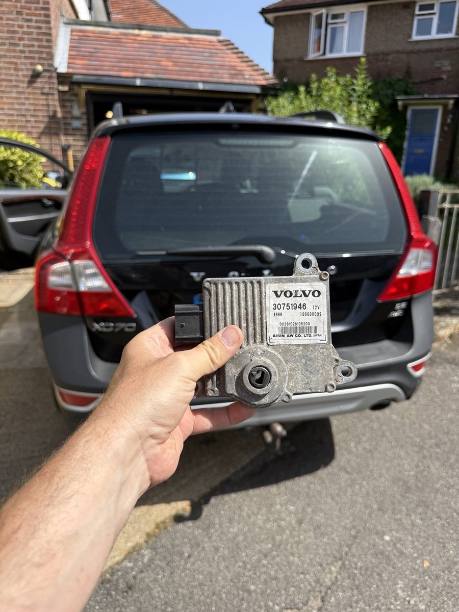 Replacement Volvo XC70 TCU module programmed using official Volvo VIDA software